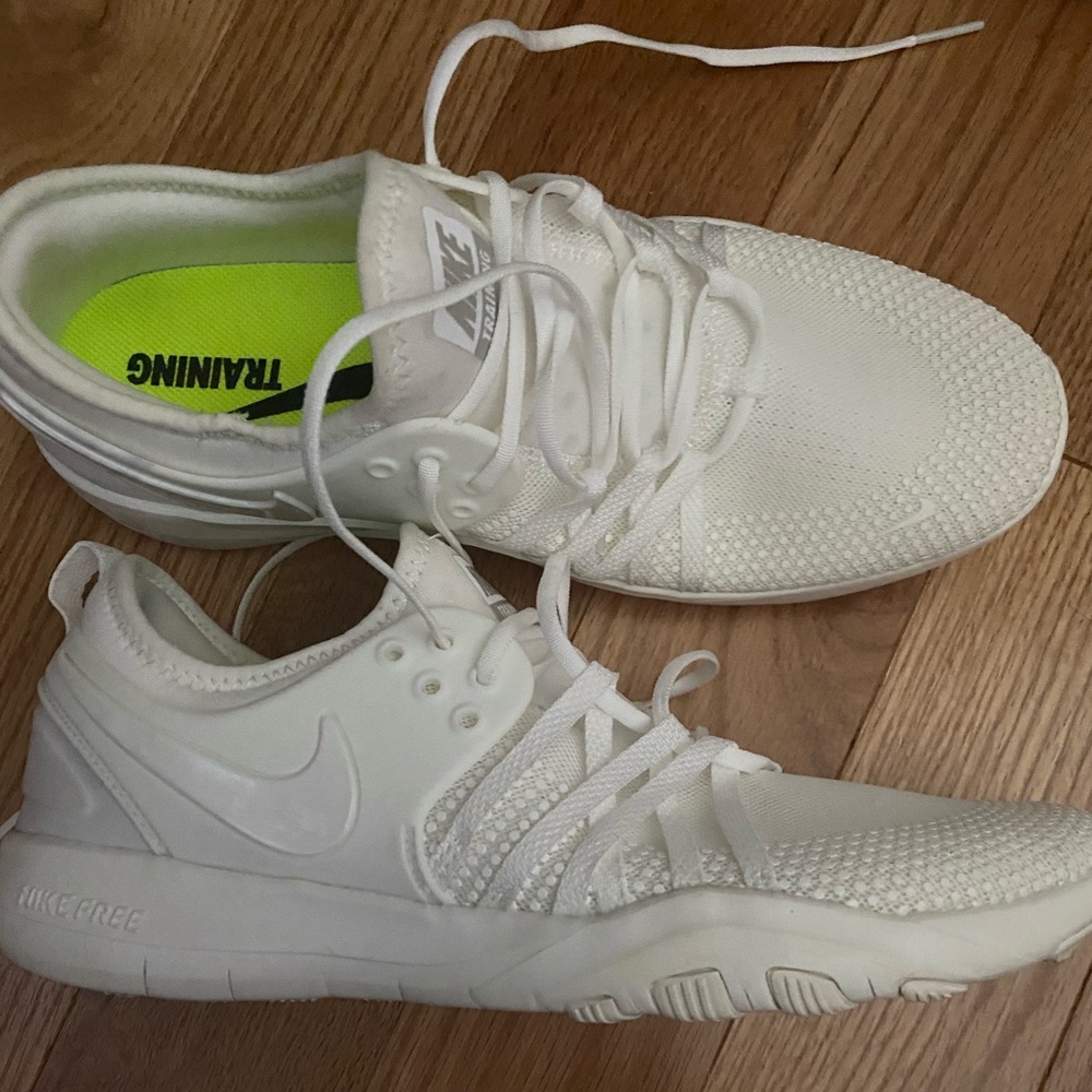 BRAND NEW NIKE FREE RUNS